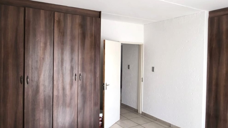 2 Bedroom Property for Sale in Mulbarton Gauteng