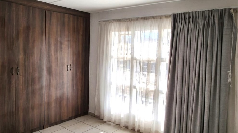 2 Bedroom Property for Sale in Mulbarton Gauteng