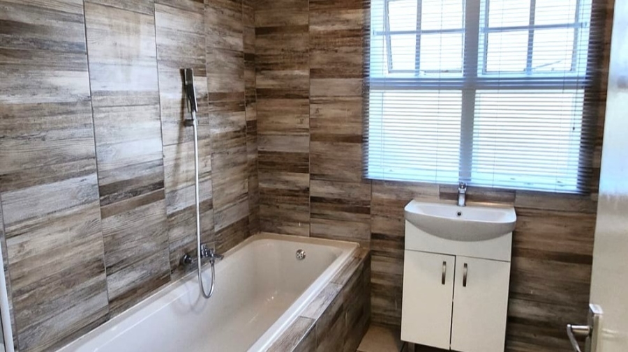 2 Bedroom Property for Sale in Mulbarton Gauteng