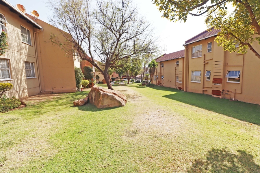 2 Bedroom Property for Sale in Vorna Valley Gauteng