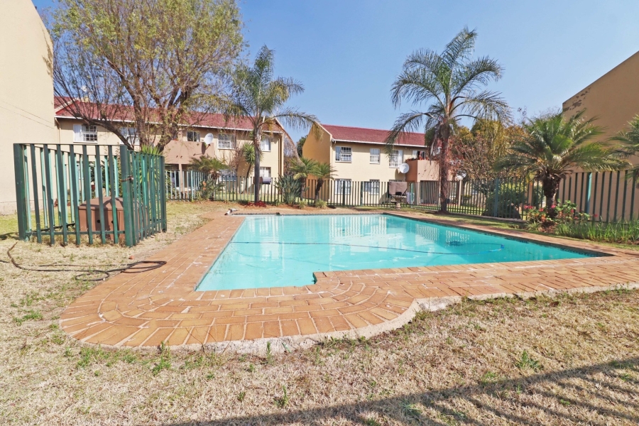 2 Bedroom Property for Sale in Vorna Valley Gauteng