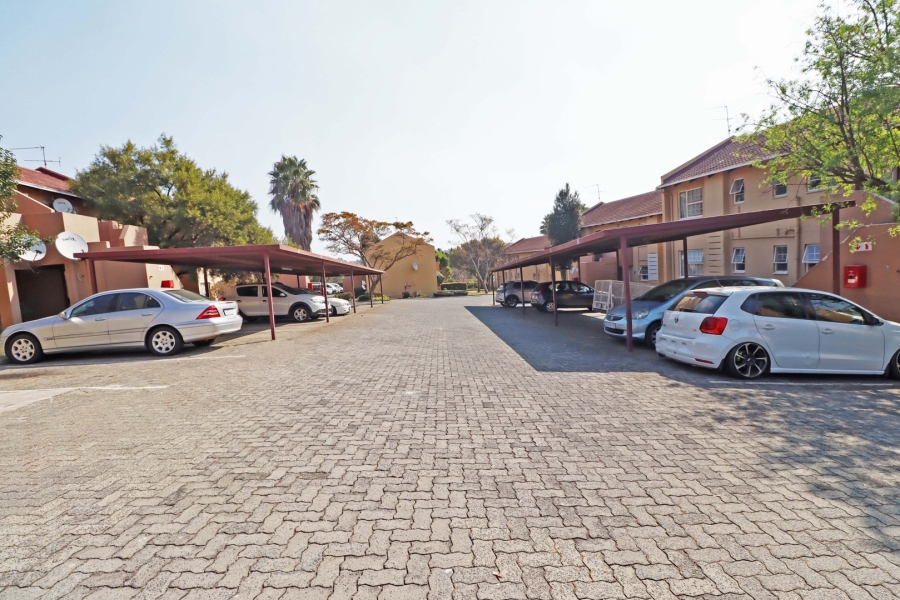 2 Bedroom Property for Sale in Vorna Valley Gauteng