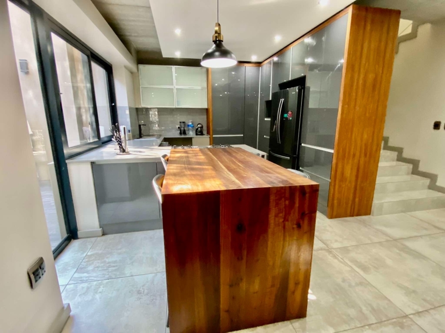 To Let 3 Bedroom Property for Rent in Atholl Gauteng