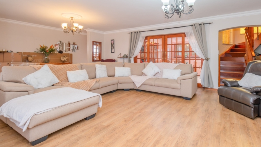 4 Bedroom Property for Sale in Helderkruin Gauteng