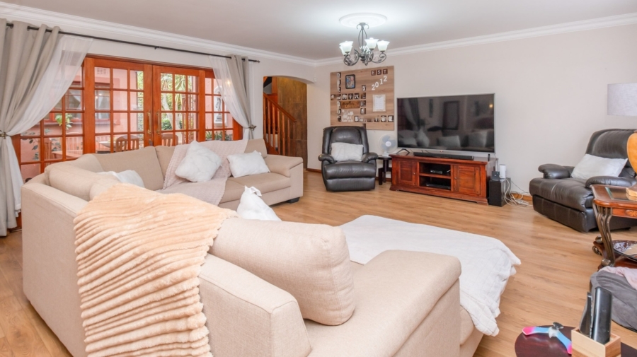 4 Bedroom Property for Sale in Helderkruin Gauteng