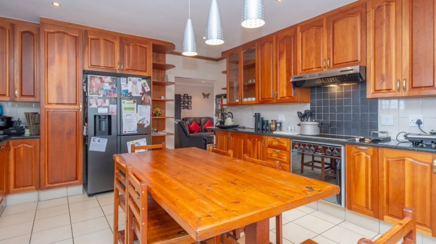 4 Bedroom Property for Sale in Helderkruin Gauteng