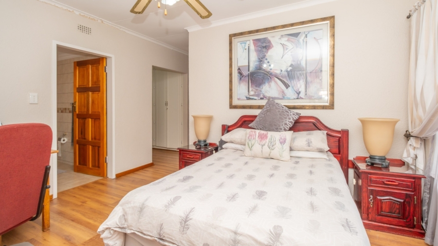 4 Bedroom Property for Sale in Helderkruin Gauteng