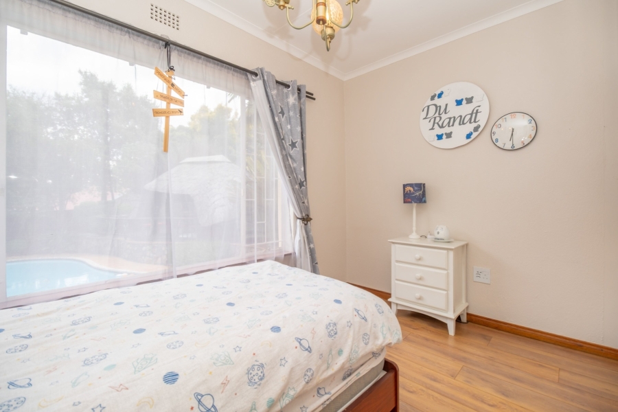 4 Bedroom Property for Sale in Helderkruin Gauteng