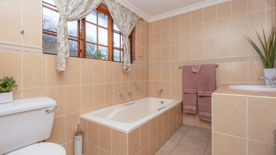 4 Bedroom Property for Sale in Helderkruin Gauteng