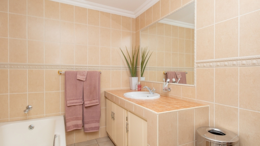 4 Bedroom Property for Sale in Helderkruin Gauteng