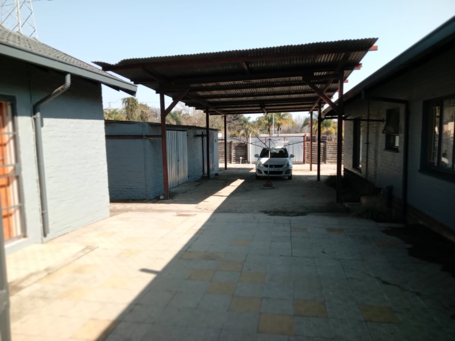 6 Bedroom Property for Sale in Kilner Park Gauteng