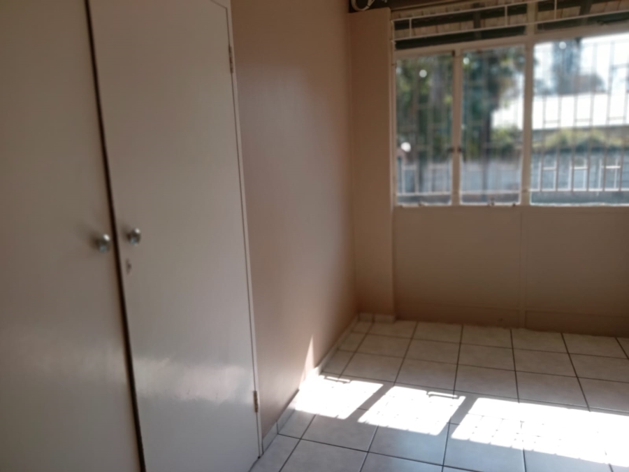 6 Bedroom Property for Sale in Kilner Park Gauteng