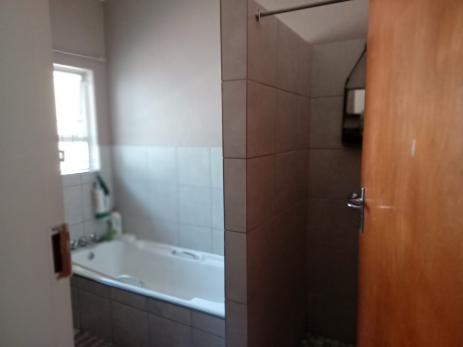 6 Bedroom Property for Sale in Kilner Park Gauteng