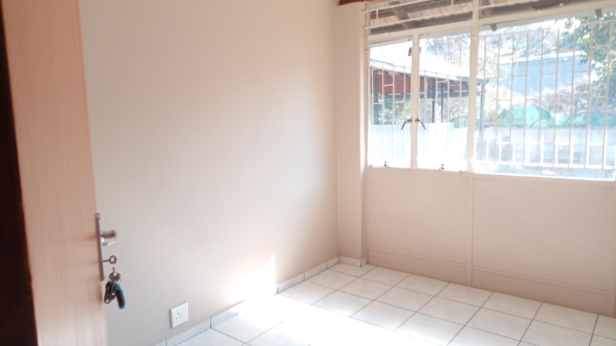 6 Bedroom Property for Sale in Kilner Park Gauteng