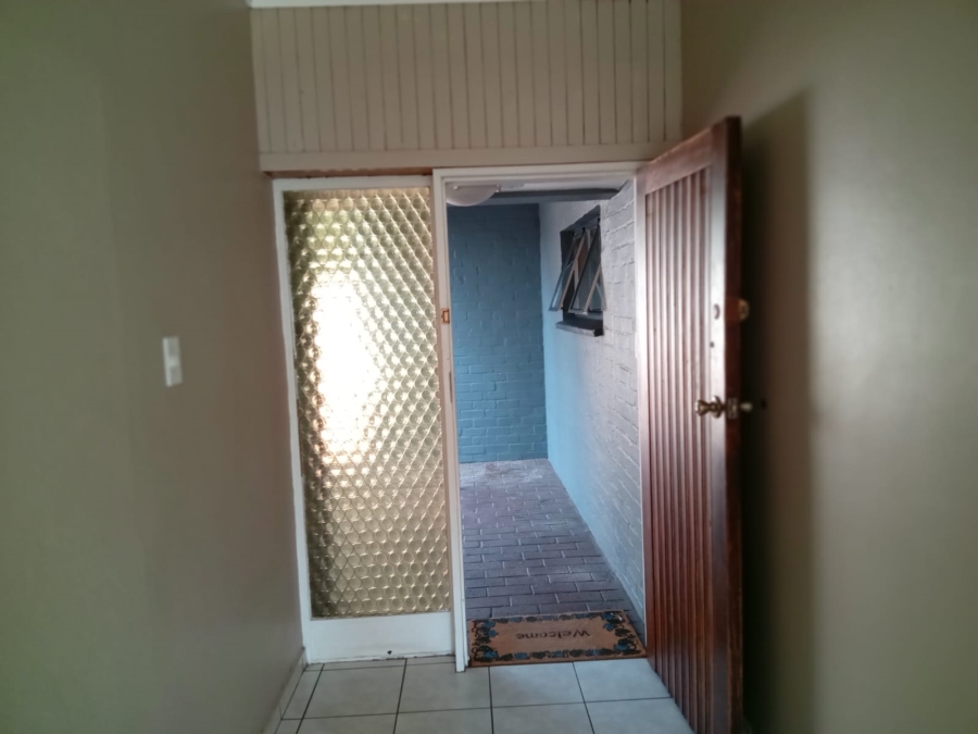 6 Bedroom Property for Sale in Kilner Park Gauteng