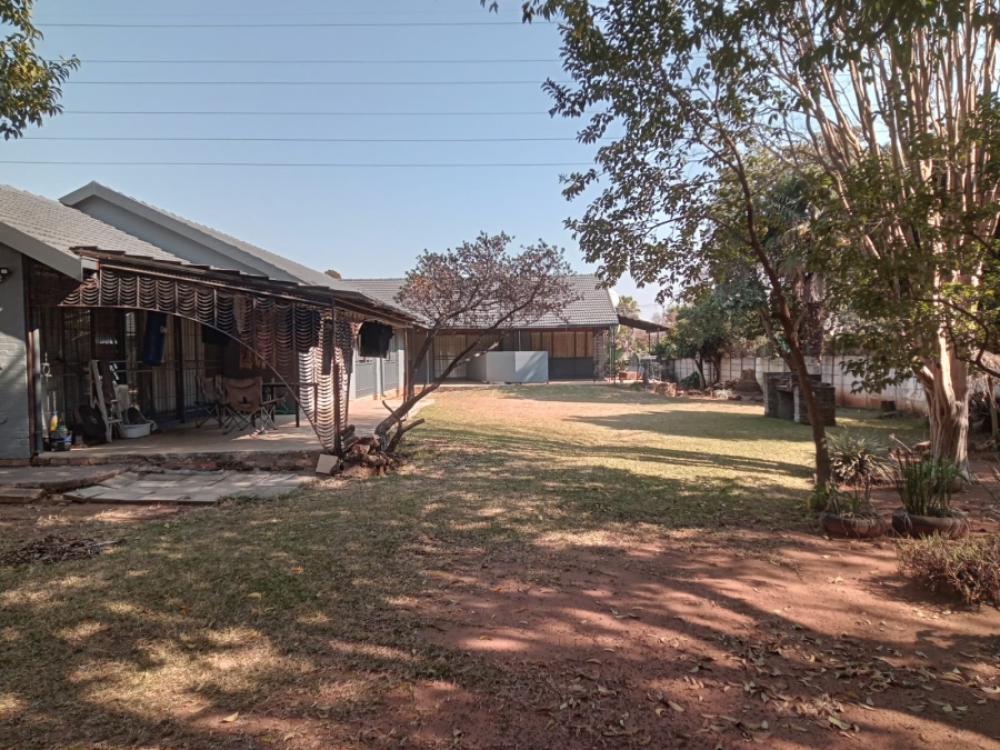 6 Bedroom Property for Sale in Kilner Park Gauteng