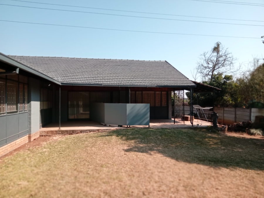 6 Bedroom Property for Sale in Kilner Park Gauteng