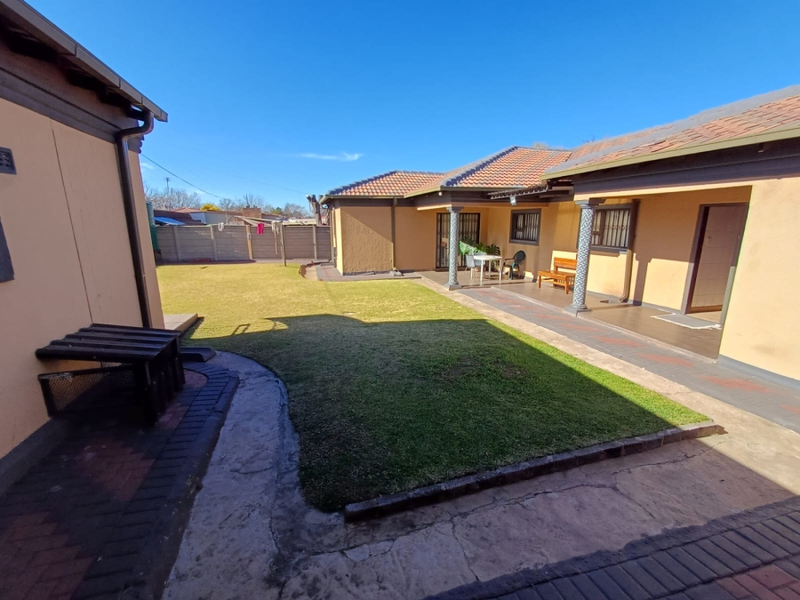 5 Bedroom Property for Sale in Vanderbijlpark CW 5 Gauteng