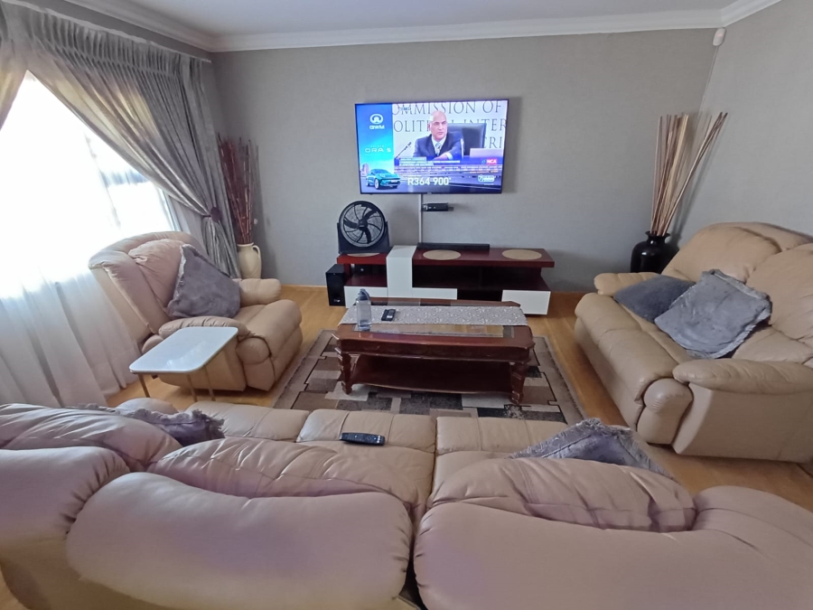 5 Bedroom Property for Sale in Vanderbijlpark CW 5 Gauteng