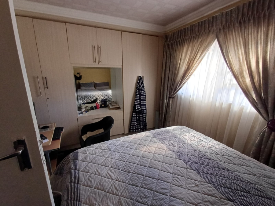5 Bedroom Property for Sale in Vanderbijlpark CW 5 Gauteng