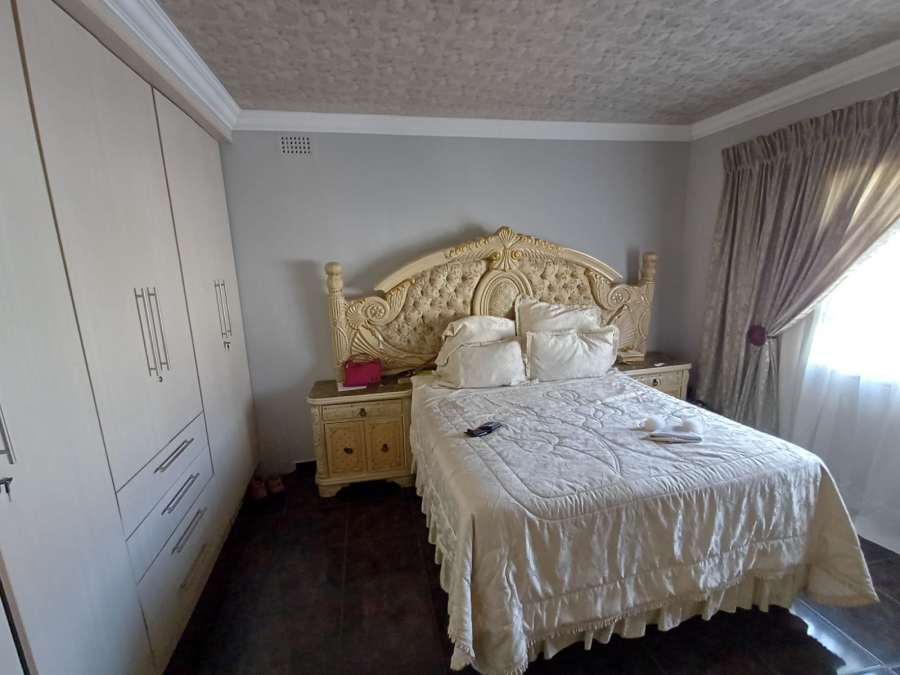 5 Bedroom Property for Sale in Vanderbijlpark CW 5 Gauteng