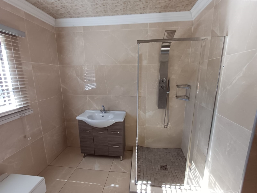 5 Bedroom Property for Sale in Vanderbijlpark CW 5 Gauteng