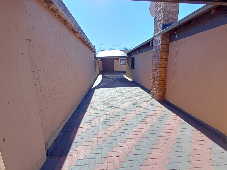 5 Bedroom Property for Sale in Vanderbijlpark CW 5 Gauteng