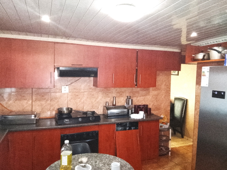 5 Bedroom Property for Sale in Vosloorus Ext 14 Gauteng