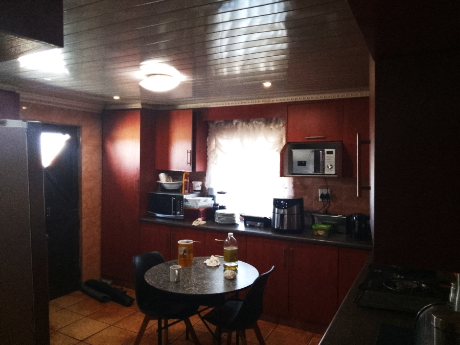 5 Bedroom Property for Sale in Vosloorus Ext 14 Gauteng