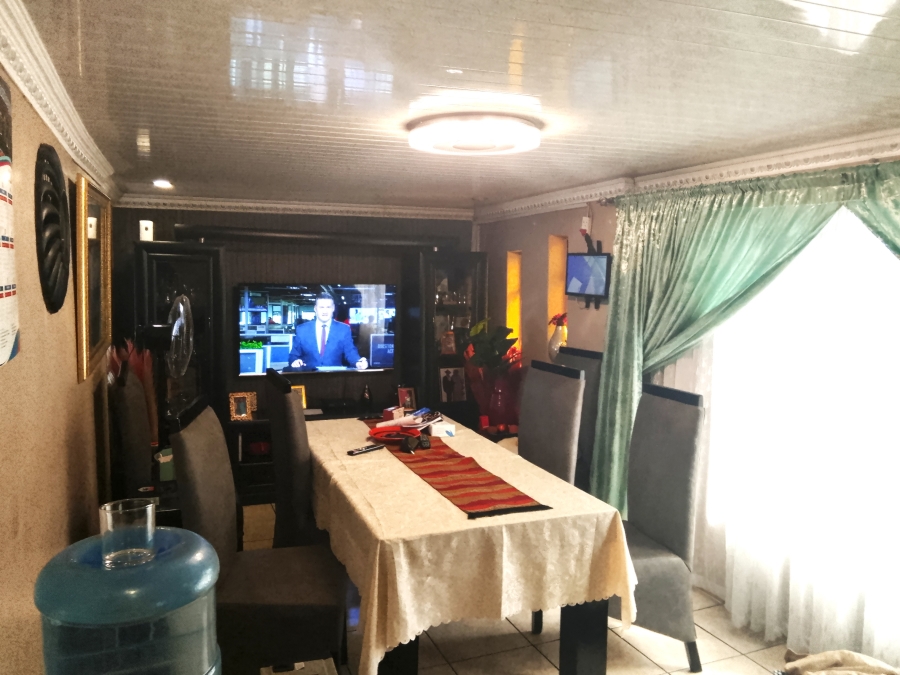 5 Bedroom Property for Sale in Vosloorus Ext 14 Gauteng