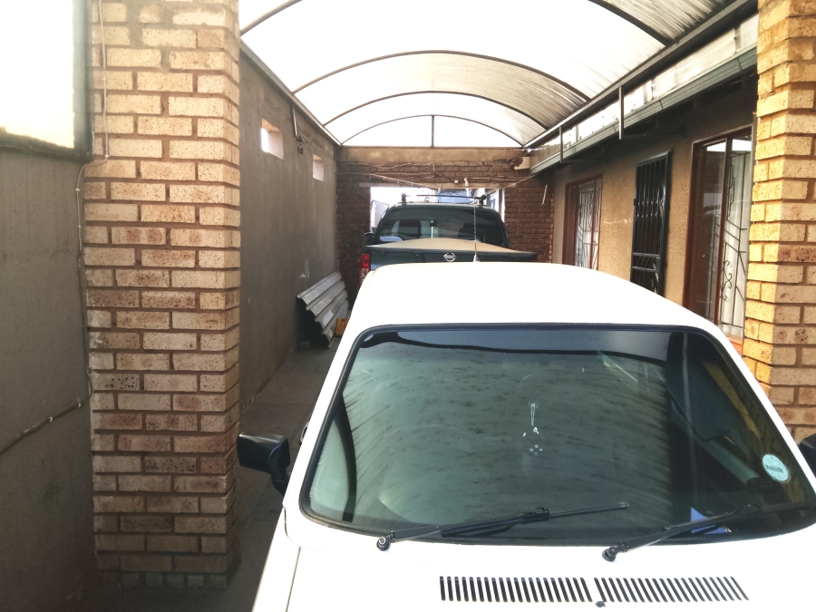 5 Bedroom Property for Sale in Vosloorus Ext 14 Gauteng