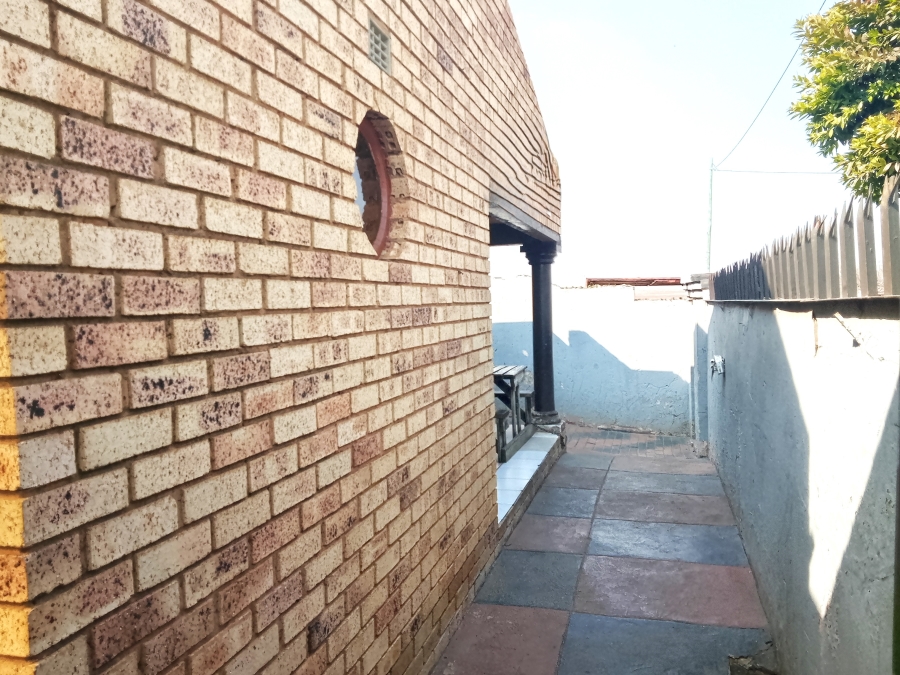5 Bedroom Property for Sale in Vosloorus Ext 14 Gauteng