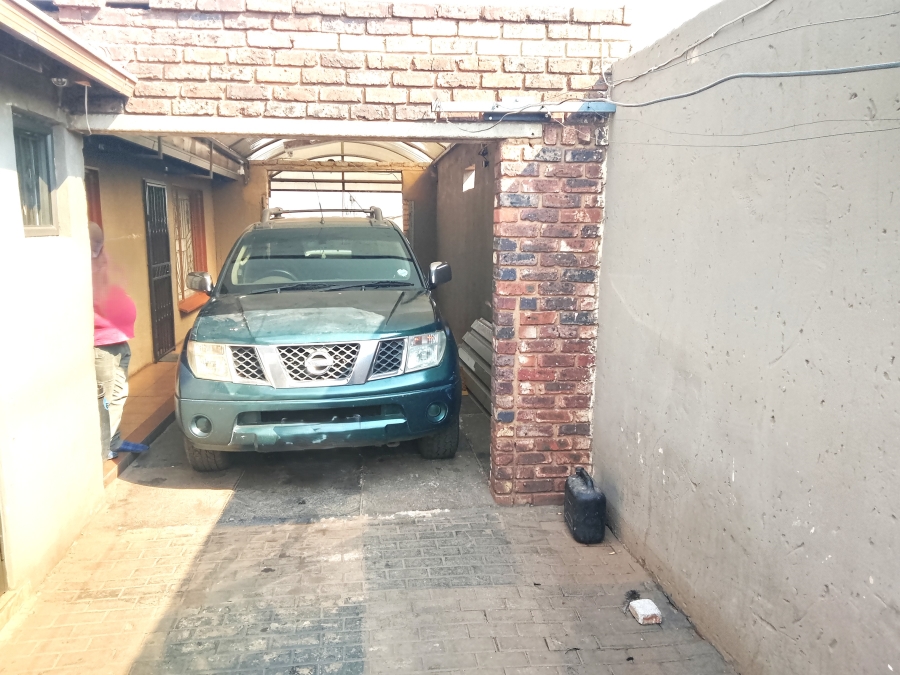 5 Bedroom Property for Sale in Vosloorus Ext 14 Gauteng