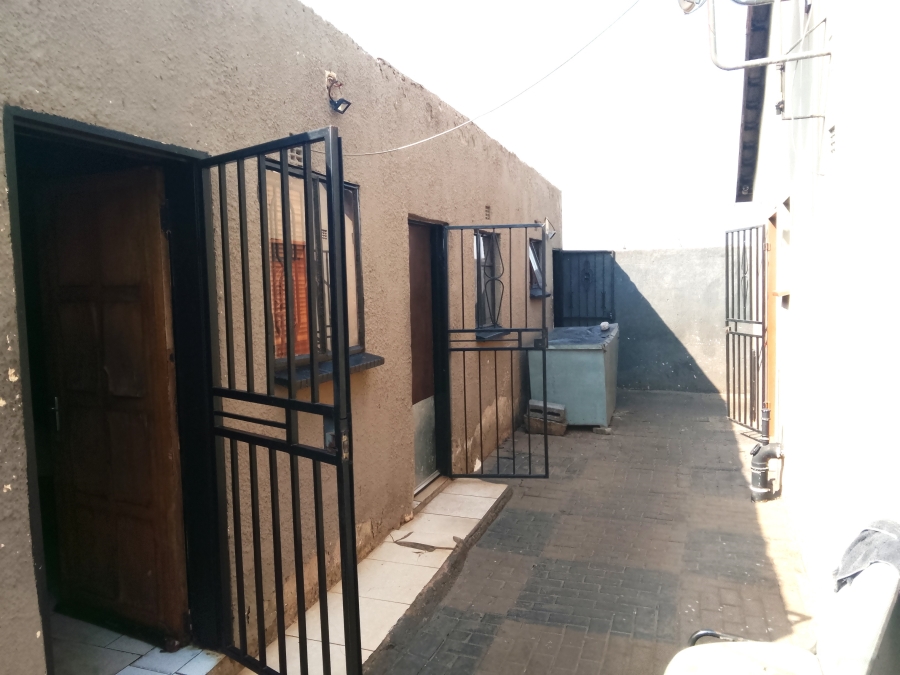 5 Bedroom Property for Sale in Vosloorus Ext 14 Gauteng