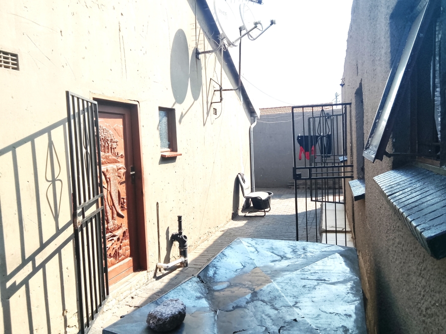 5 Bedroom Property for Sale in Vosloorus Ext 14 Gauteng