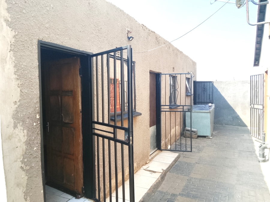 5 Bedroom Property for Sale in Vosloorus Ext 14 Gauteng