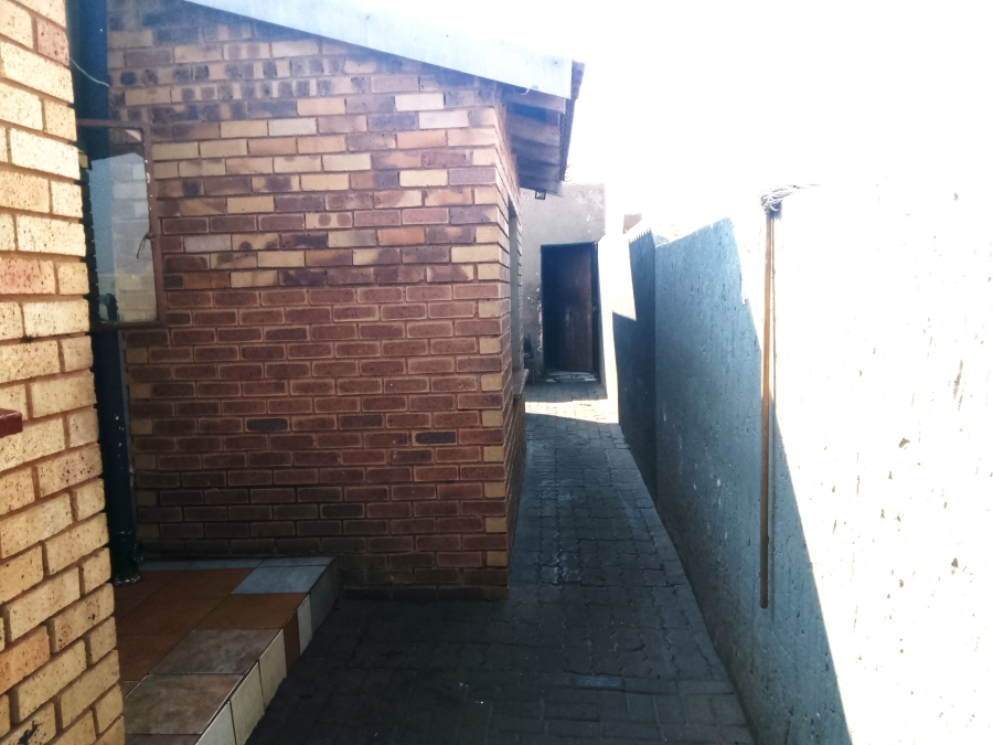 5 Bedroom Property for Sale in Vosloorus Ext 14 Gauteng