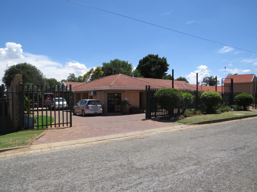 Commercial Property for Sale in Carenvale Gauteng