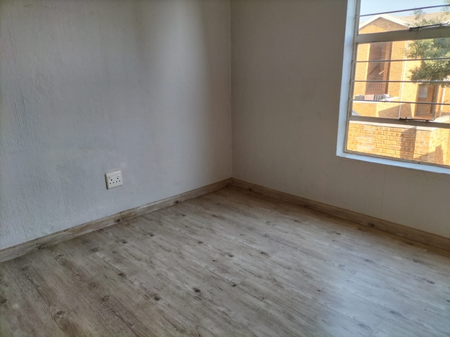 2 Bedroom Property for Sale in Honeypark Gauteng
