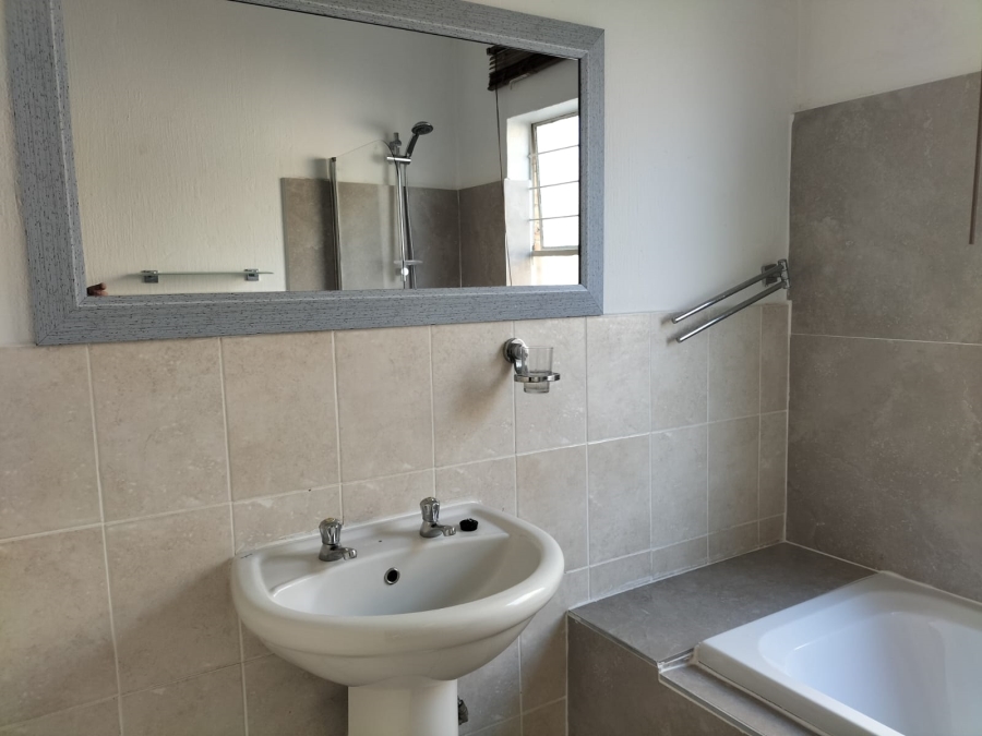 2 Bedroom Property for Sale in Honeypark Gauteng