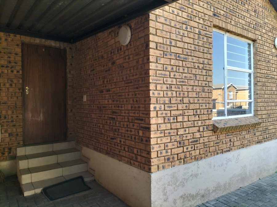 2 Bedroom Property for Sale in Honeypark Gauteng