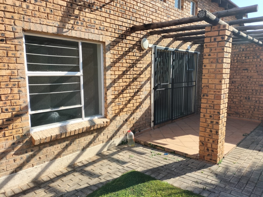 2 Bedroom Property for Sale in Honeypark Gauteng