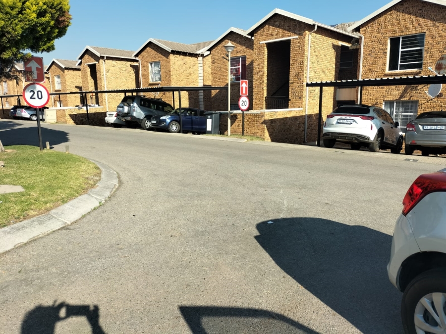 2 Bedroom Property for Sale in Honeypark Gauteng