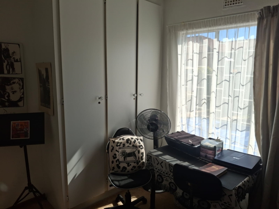 2 Bedroom Property for Sale in Eike Park Gauteng