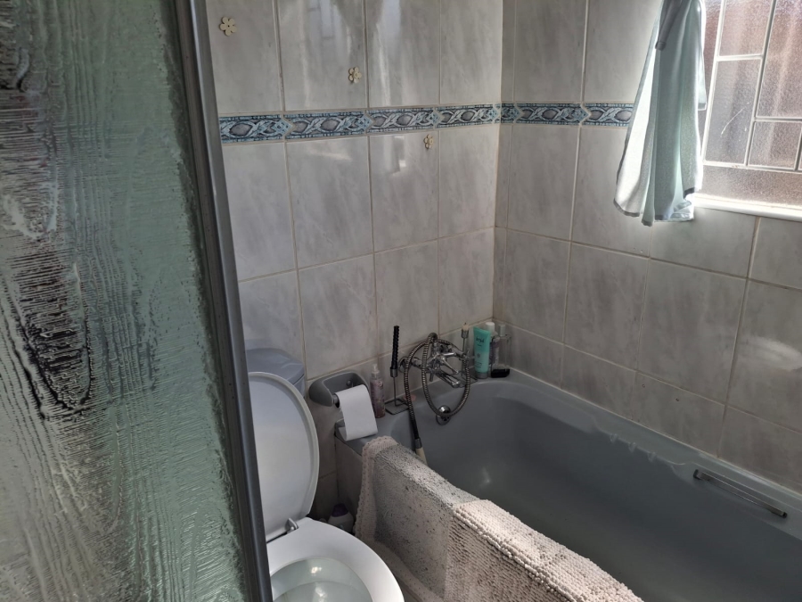 2 Bedroom Property for Sale in Eike Park Gauteng