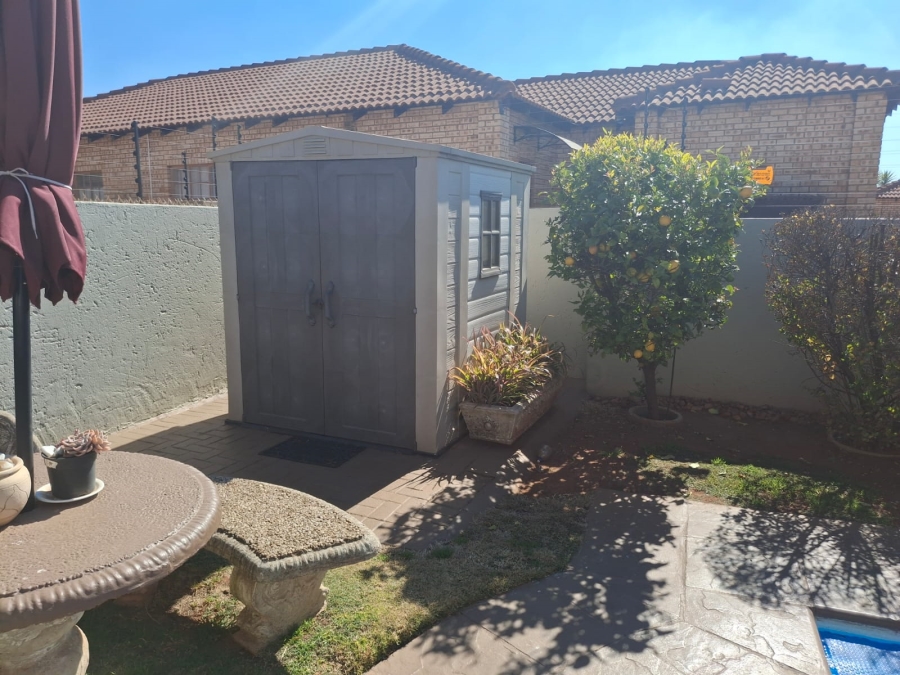 2 Bedroom Property for Sale in Eike Park Gauteng