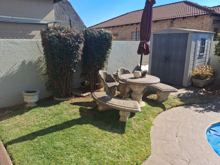 2 Bedroom Property for Sale in Eike Park Gauteng