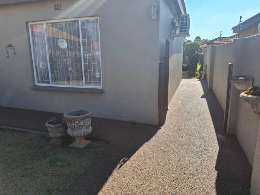 2 Bedroom Property for Sale in Eike Park Gauteng