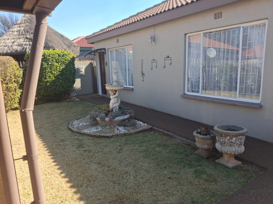 2 Bedroom Property for Sale in Eike Park Gauteng
