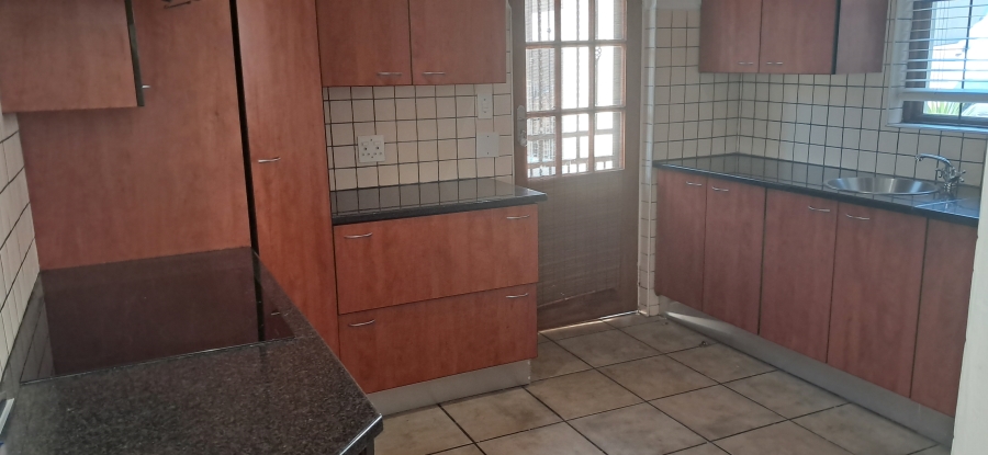 To Let 3 Bedroom Property for Rent in Monument Gauteng